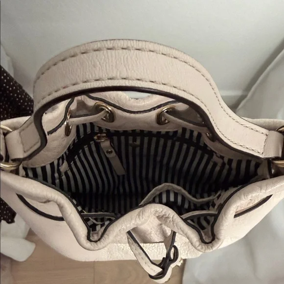 Kate Spade Pebbled Leather Drawstring Bucket Bag in Light Beige/White - Picture 5 of 10